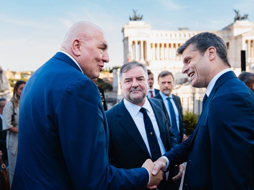 ISTITUZIONI E MONDO POLITICO UNITI PER I 150 ANNI DI FIOCCHI: IL DIALOGO SULLA NUOVA DIFESA EUROPEA CHE NASCE DALLA TRADIZIONE